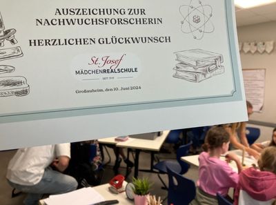 Nachwuchsforscherinnen in der Mädchenrealschule.